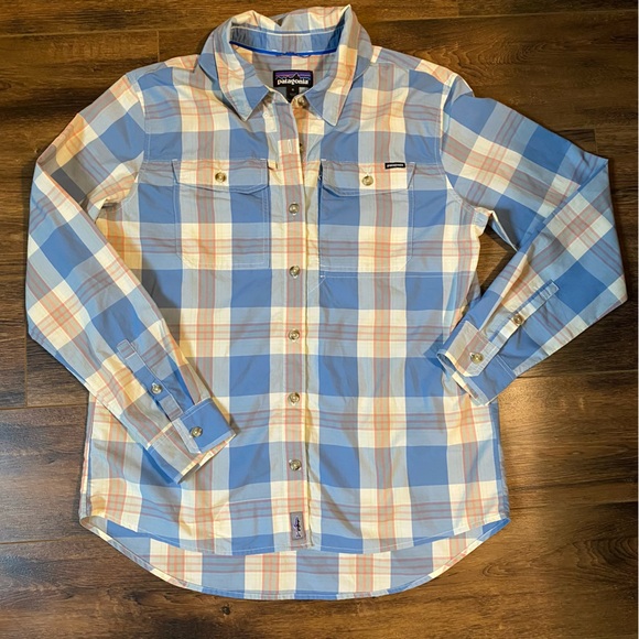 Patagonia Tops - Patagonia women’s plaid button down shirt size medium long sleeve collared blue